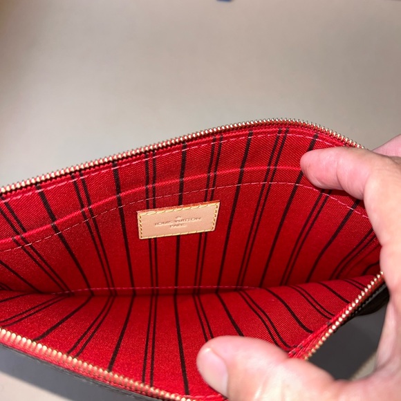 Neverfull Pouch/wristlet Monogram cerise - Picture 3 of 11